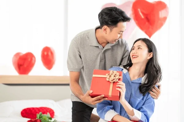 10-ide-isi-hampers-couple-dari-givtee-yang-manis-penuh-cerita